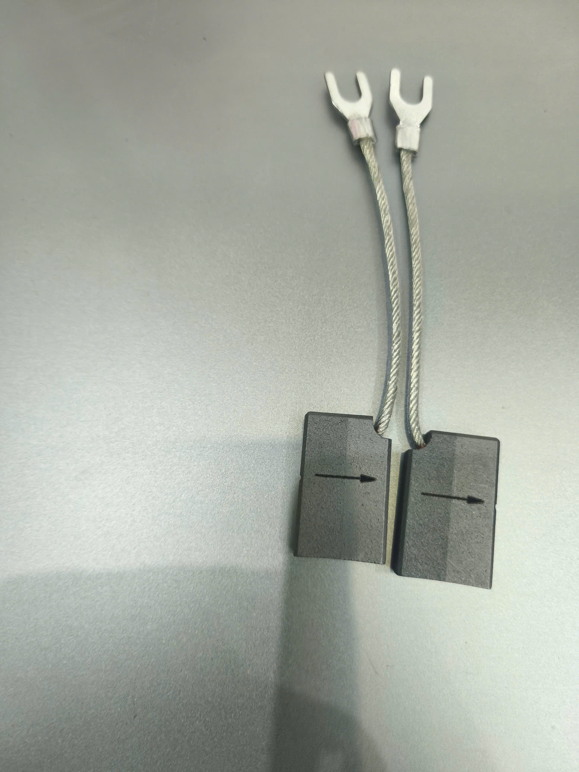 chổi than 8x20x32mm chổi than 8x20x32mm