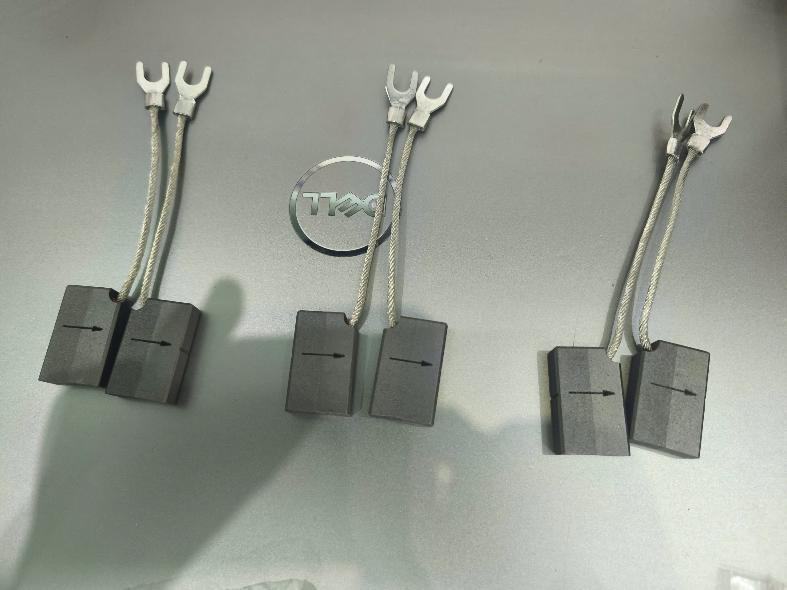 chổi than kép 8x20x32 chổi than kép 8x20x32