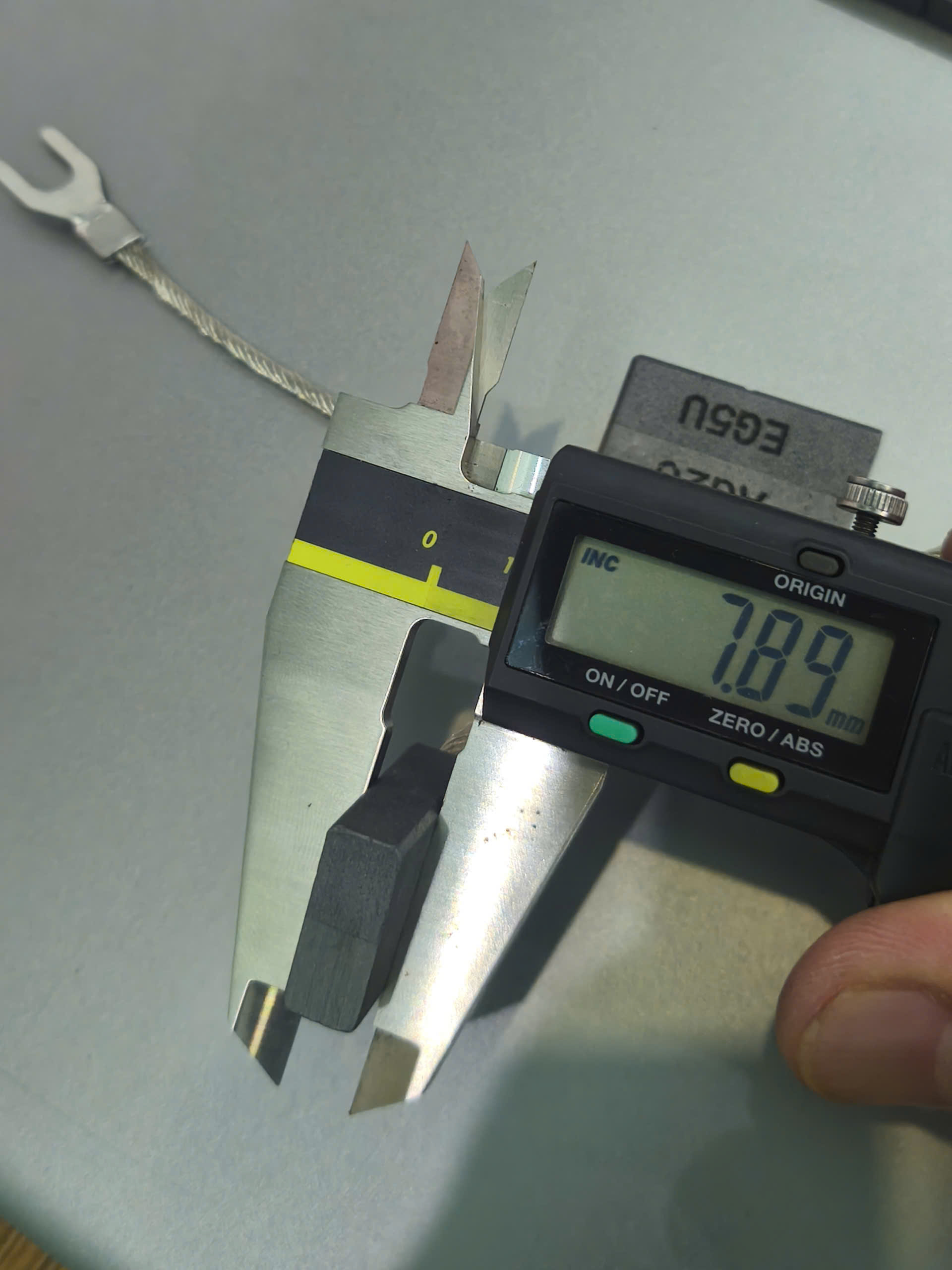 chổi than kép 8x20x32mm. chổi than kép 8x20x32mm.